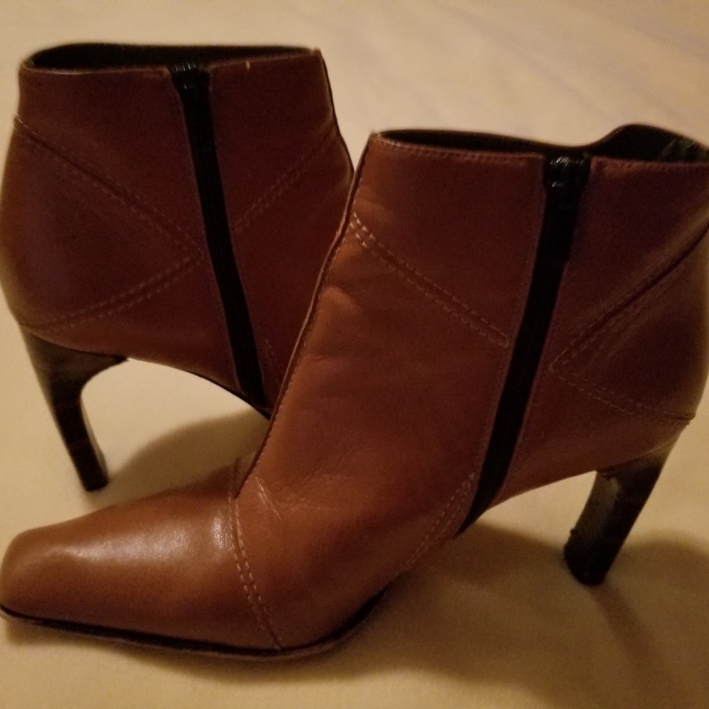 FINAL DISCOUNT-Valerie Stevens Ankle Boots
